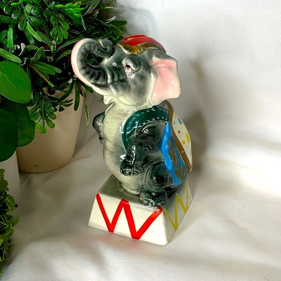 Vintage hand painted glazed ceramic Circus Elephant bank - Picture 2 of 9